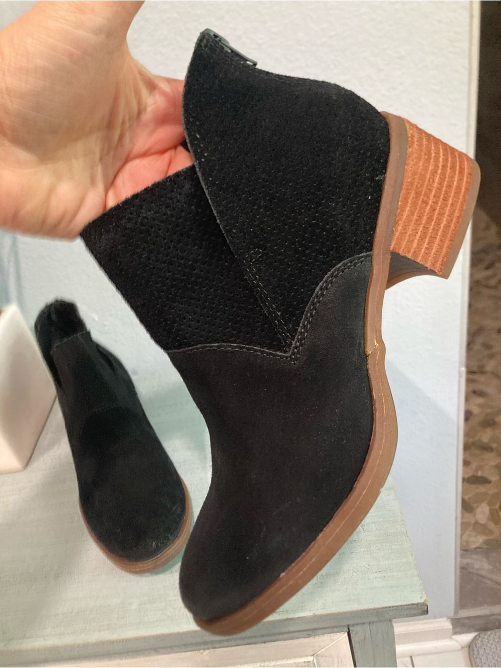 NWOB Korks Black Suede Leather Comfort Block Heel 7M